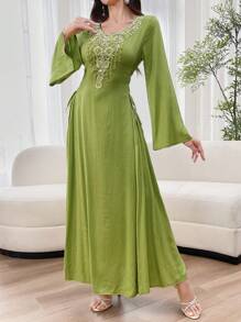 Al Najma Damen elegantes langes arabisches Bescheidenheitskleid mit V-Ausschnitt und dekorativen Applikationen, Langarm, Sommer, seitlich gebundenes bodenlänges Jalabiya Kaftan Bescheidenheitskleid