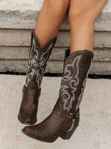 2024 Nuevas botas de estilo occidental con bordados para mujer de primavera/otoño con punta puntiaguda, tacón ancho, correa con hebilla y cadena, moda cool al aire libre de tipo Chelsea