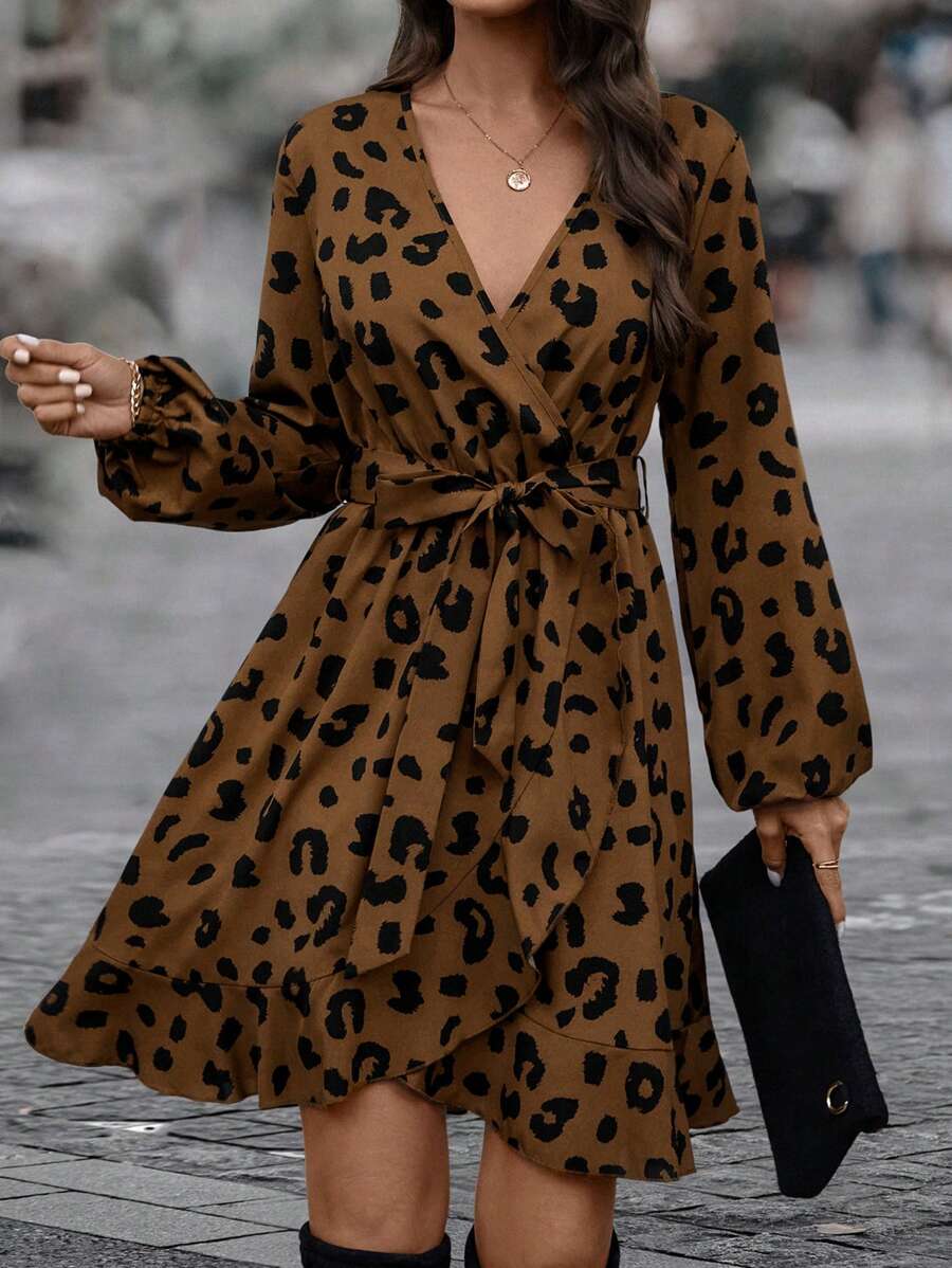SHEIN LUNE 豹纹交叉裹身式 A 字形连衣裙，配有荷叶边 - 棕色 - 查看 1