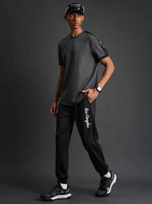 Coreblaze Camiseta Esportiva Casual de Manga Curta Estilo Namorado para Homens com Colarinho Trançado com Faixa de Letras - Preto - Visão 7