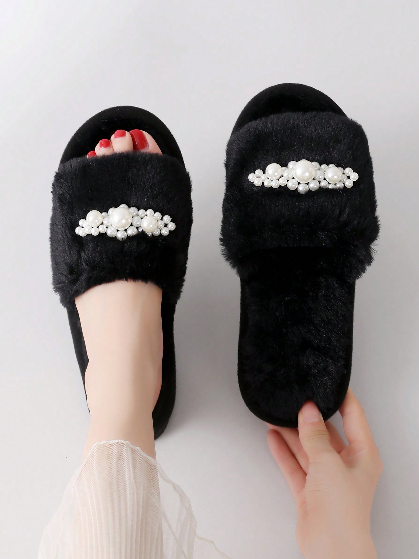 Pearl and fur indoor slippers