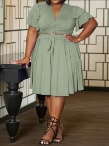 Plus Size Pocketed Casual V-Neck Dress Set - Green - View 1
