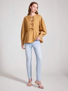 Oxana 设计师品牌女士商务休闲春夏纯色灯笼袖衬衫，带蝴蝶结装饰，适合假日、度假、海滩、节日、伊比沙岛风情、办公室 - 卡其色 - 查看 3