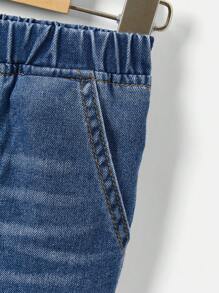 SHEIN 男童 2 件套休闲舒适柔软蓝色牛仔衬衫和蓝色牛仔短裤套装，适合春夏季男童服装 - 深色水洗藍 - 查看 5