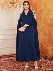 Modelyn 女士迷人优雅的阿拉伯风格朴素连衣裙，配有水钻装饰的披肩领和长斗篷袖 - 藏蓝色 - 查看 1
