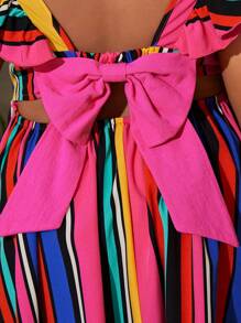 SHEIN 青少女加大尺碼寬鬆休閒條紋拼色連身裙，配有蝴蝶結裝飾