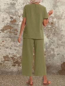Ensemble 2 pièces en coton pour femmes de couleur unie simple et décontracté style vacances avec haut à manches courtes à encolure en V échancrée et pantalon large - Militaire verte - Voir 2