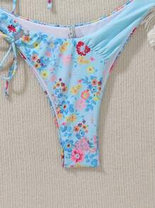 Set Bikini Seksi Wanita Musim Panas dengan Motif Bustier, Potongan Berongga, dan Tali Bahu untuk Pantai - Biru - View 3