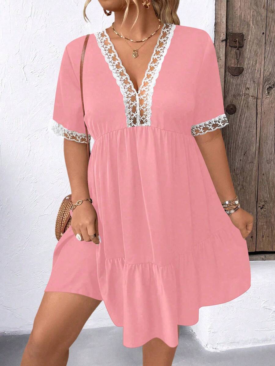 SHEIN LUNE 大尺碼女士夏季寬鬆網眼花卉刺繡短袖連衣裙，褶邊下擺設計 - 粉色 - 查看 1