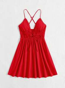 Soleia 鏤空蕾絲花邊前繫帶露背交叉吊帶洋裝 - 紅色 - 查看 3