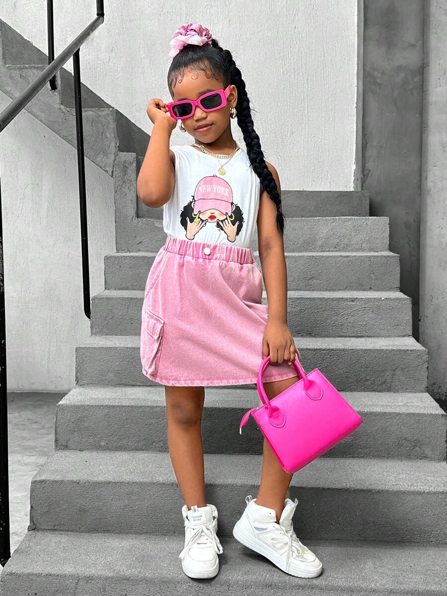 SHEIN Explorewe 少女夏季卡通人物印花圆领上衣和实用口袋裙休闲套装 - 玫紅色 - 查看 1