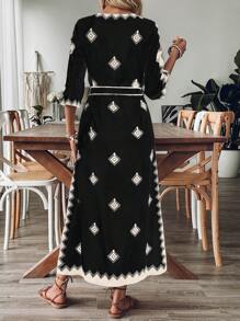 SHEIN LUNE 女式幾何印花V領割線長袖側開叉寬鬆裙，適用於度假