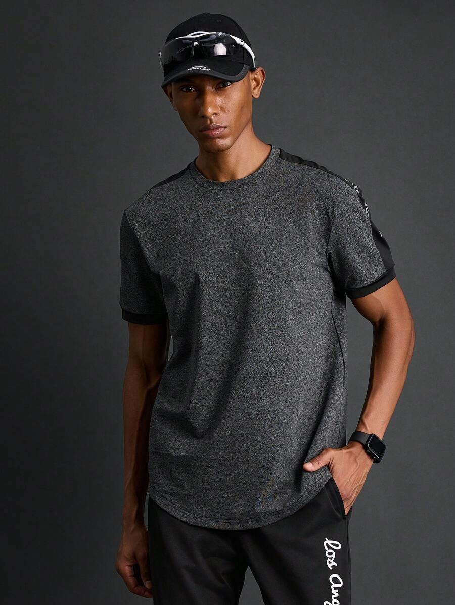 Coreblaze Camiseta Esportiva Casual de Manga Curta Estilo Namorado para Homens com Colarinho Trançado com Faixa de Letras - Preto - Visão 1