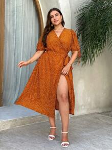 Mulvari Robe élégante longue de vacances pour femme grande taille avec empiètement à col en V à pois, manches courtes bouffantes