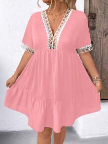 SHEIN LUNE 大尺碼女士夏季寬鬆網眼花卉刺繡短袖連衣裙，褶邊下擺設計 - 粉色 - 查看 3