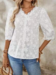 EMERY ROSE 女士夏季花紋條紋寬鬆度假襯衫，V領設計及曲線下擺 - 白色 - 查看 1