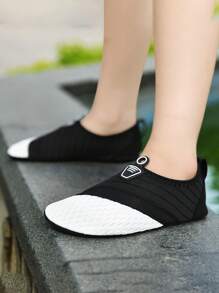 Children's Lightweight Breathable Mesh Bottom Beach, Yoga, Swimming Water Shoes, Summer - Black and White - View 4