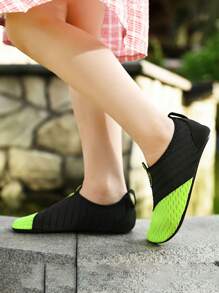Zapatos de agua para niños con malla de verano, livianos y adecuados para la playa, yoga y natación