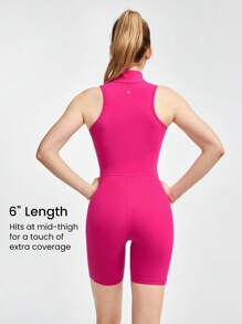 GLOWMODE 6英寸FeatherFit™高領雕塑坦克短袖連體衣，低強度瑜伽、日常穿著適用 - 熱帶粉紅色 - 查看 2