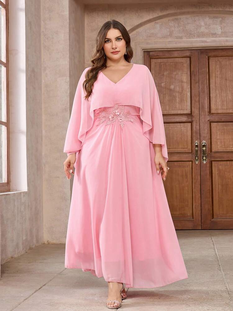 فستان شيفون بأكمام كاب كبير الحجم مع تطريزات للعروسة - وردي - مشاهدة 5