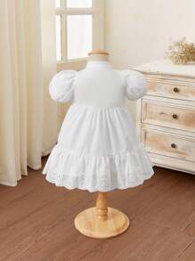 SHEIN Đứa bé gái Lỗ gắn thêu Ống tay áo Xù Hoa Sen Váy Smock - trắng - Xem 2