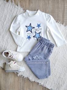 2入組時尚寶寶女孩星星印花半高領長袖上衣搭配時尚牛仔褲套裝，飾以星形刺繡布飾