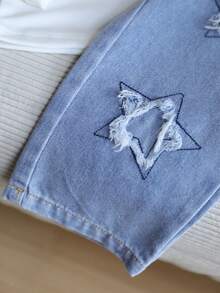 2入組時尚寶寶女孩星星印花半高領長袖上衣搭配時尚牛仔褲套裝，飾以星形刺繡布飾