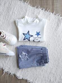 2入組時尚寶寶女孩星星印花半高領長袖上衣搭配時尚牛仔褲套裝，飾以星形刺繡布飾