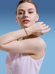 MOTF PREMIUM 18K-GOLD PLATED CUBIC ZIRCONIA INLAID DELICATE SQUARE HOLLOW-OUT CHAIN BRACELET - Yellow Gold - View 4