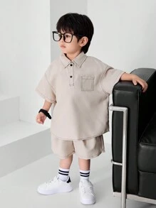 SHEIN Little Byeori 2入組男童休閒大學風短袖襯衫和短褲套裝,柔軟寬鬆的對比縫合,適合春夏季節