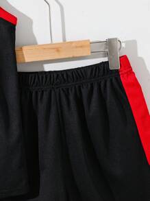 SHEIN Set de 2 piezas de top de tirantes y shorts deportivos de ajuste holgado con gráfico y contraste de color para niño preadolescente - Rojo - Ver 6