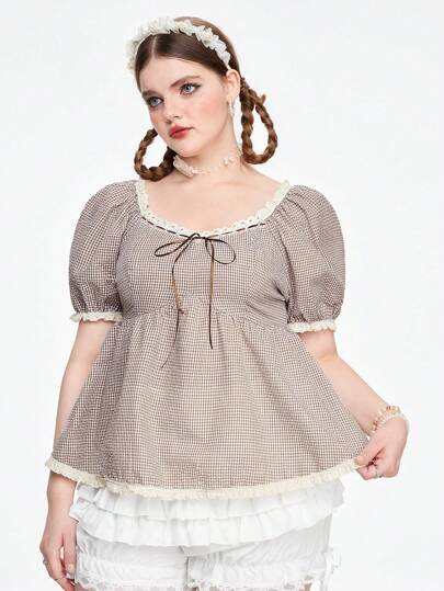 Fairycore قميص بيبي دول مقاس زائد مع خصر مجمع، أكمام منتفخة، شريط حريري وتفاصيل دانتيل