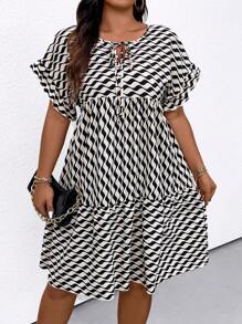 Plus Size Women's Summer Batwing Sleeve Loose Dress With Wave Striped Pattern And Tie Neckline