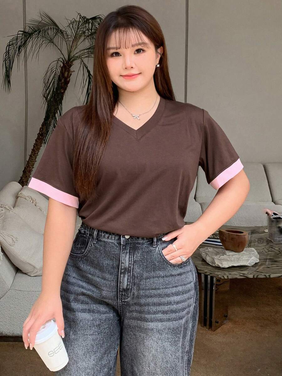 Dazy Petite Plus Plus Size Women's Color-Block V-Neck Short Sleeve Casual T-Shirt, Summer - Coffee Brown - View 1