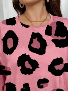 SHEIN LUNE 加大碼運動風粉紅色豹紋圓領短袖T恤，夏季適用 - 白色 - 查看 3