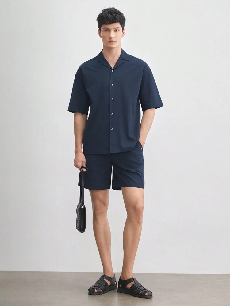 メンズ綿織り中くらいのウエストゆったり履き心地のよい紐付きショートパンツ、夏のデイリーウェアに適しています。