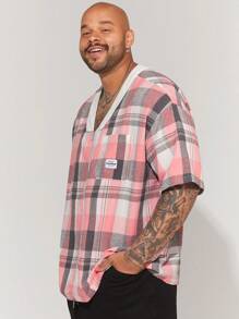 Manfinity VCAY Manfinity CozeMod Men's Plus Size Casual Loose Grid Drop Shoulder Short Sleeve Shirt, Suitable For Summer And Daily Wear - Pink - View 3