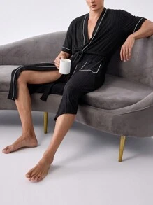 Bata de dormir para hombres con cinturón y ribete de contraste