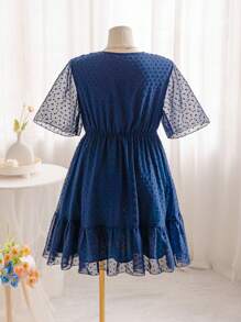 Soleia Vestido Curto Azul Plus Size Feminino com Textura de Recorte e Tecido Semi-Transparente, Estilo de Férias, Decote em V, Frente Torcida, Manga Sino, Cintura Franzida em Formato A - Azul marinho - Ver 2