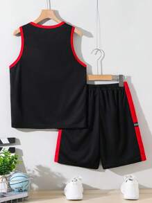 SHEIN Set de 2 piezas de top de tirantes y shorts deportivos de ajuste holgado con gráfico y contraste de color para niño preadolescente - Rojo - Ver 2