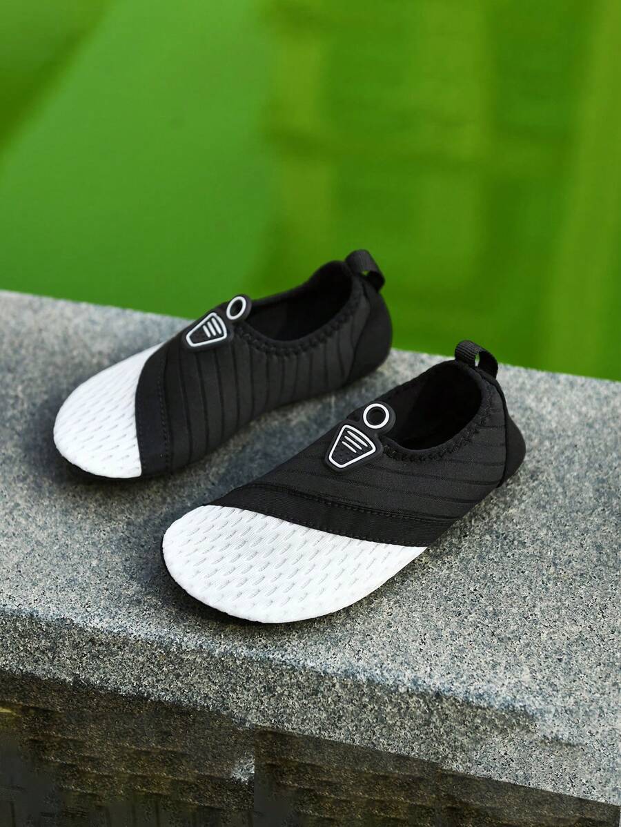 Children's Lightweight Breathable Mesh Bottom Beach, Yoga, Swimming Water Shoes, Summer - Black and White - View 1