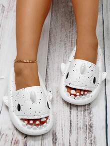 时尚有趣的鲨鱼和独角兽鳍厚底模压塑料拖鞋，软底海滩度假 - 白色 - 查看 5