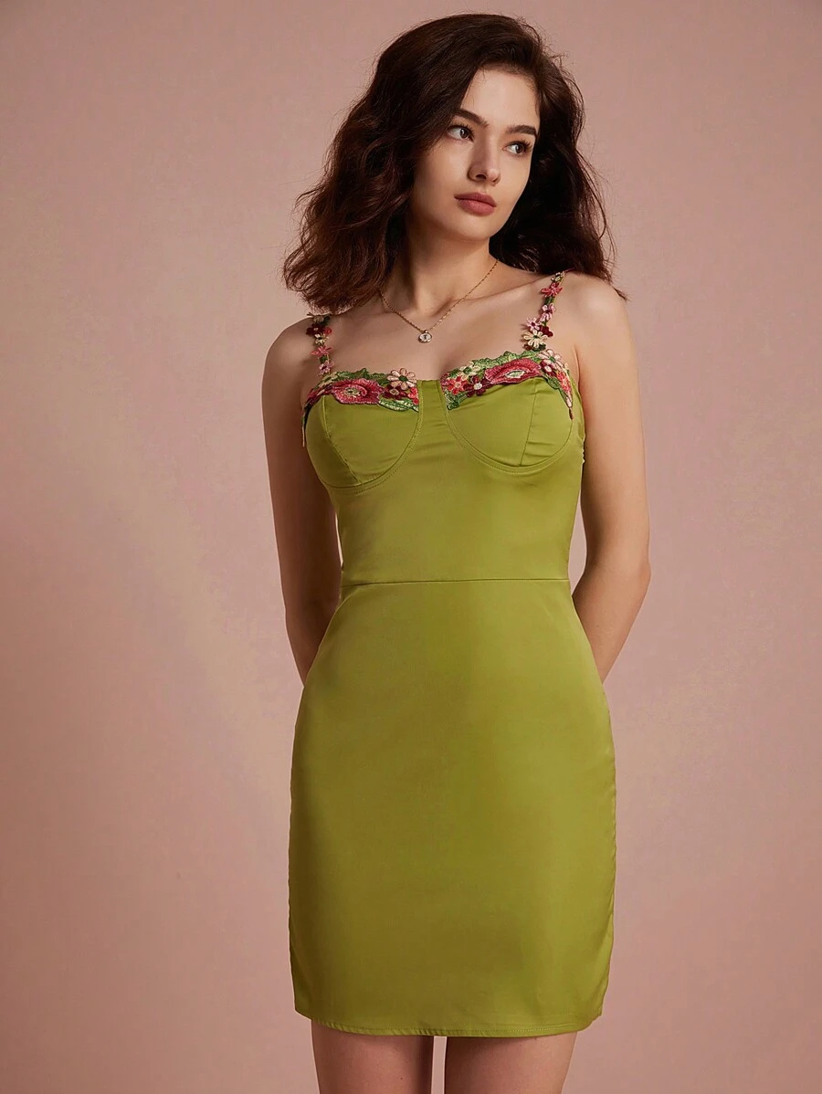 Aveloria Rosie 隨機花卉貼紙夏季無袖卡蜜裙