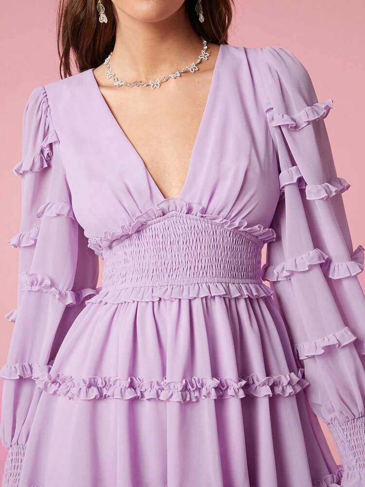 Vestido com Babados na Barra e Manga com Babados Decorados