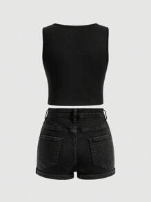 SHEIN 青少年女孩纯色字母和汽车印花背心和黑色贴袋牛仔短裤 2 件套服装 - 黑色 - 查看 2