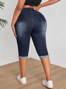 SHEIN SXY 時尚大尺碼女士夏季中長款修身牛仔褲，帶有破損細節 - 深色水洗藍 - 查看 2