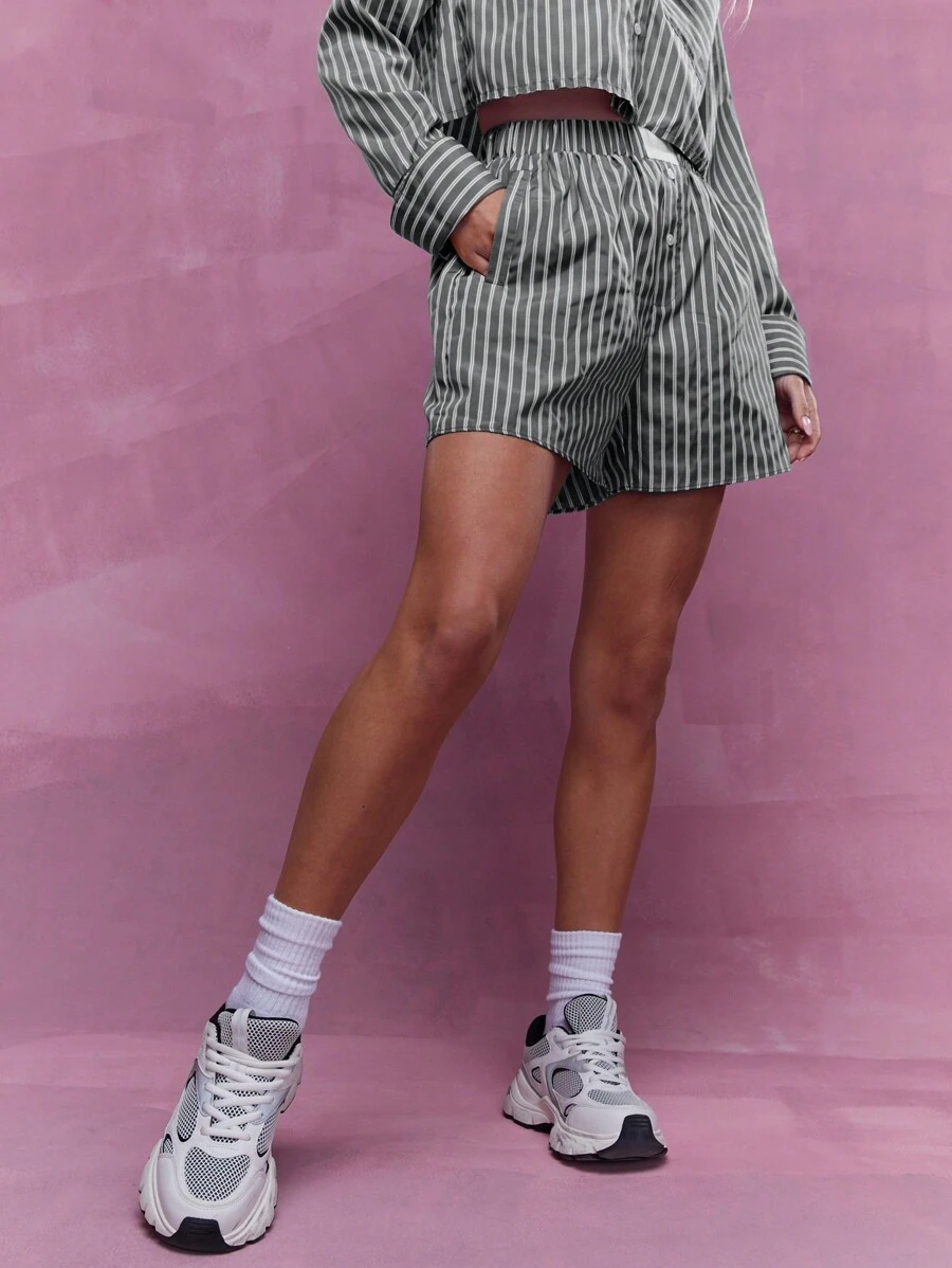 MISSGUIDED Pantalones cortos con rayas verticales y bolsillos laterales de talle alto, de ajuste relajado para vacaciones de verano, uso en la playa, resort y paseos - Multicolor - Ver 1