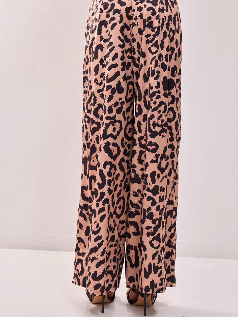 Pantaloni a zampa in satin con stampa leopardata, stile boho, eleganti e casual, adatti per l'estate, le vacanze e i festival