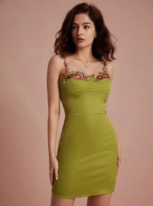 Aveloria Rosie 隨機花卉貼紙夏季無袖卡蜜裙