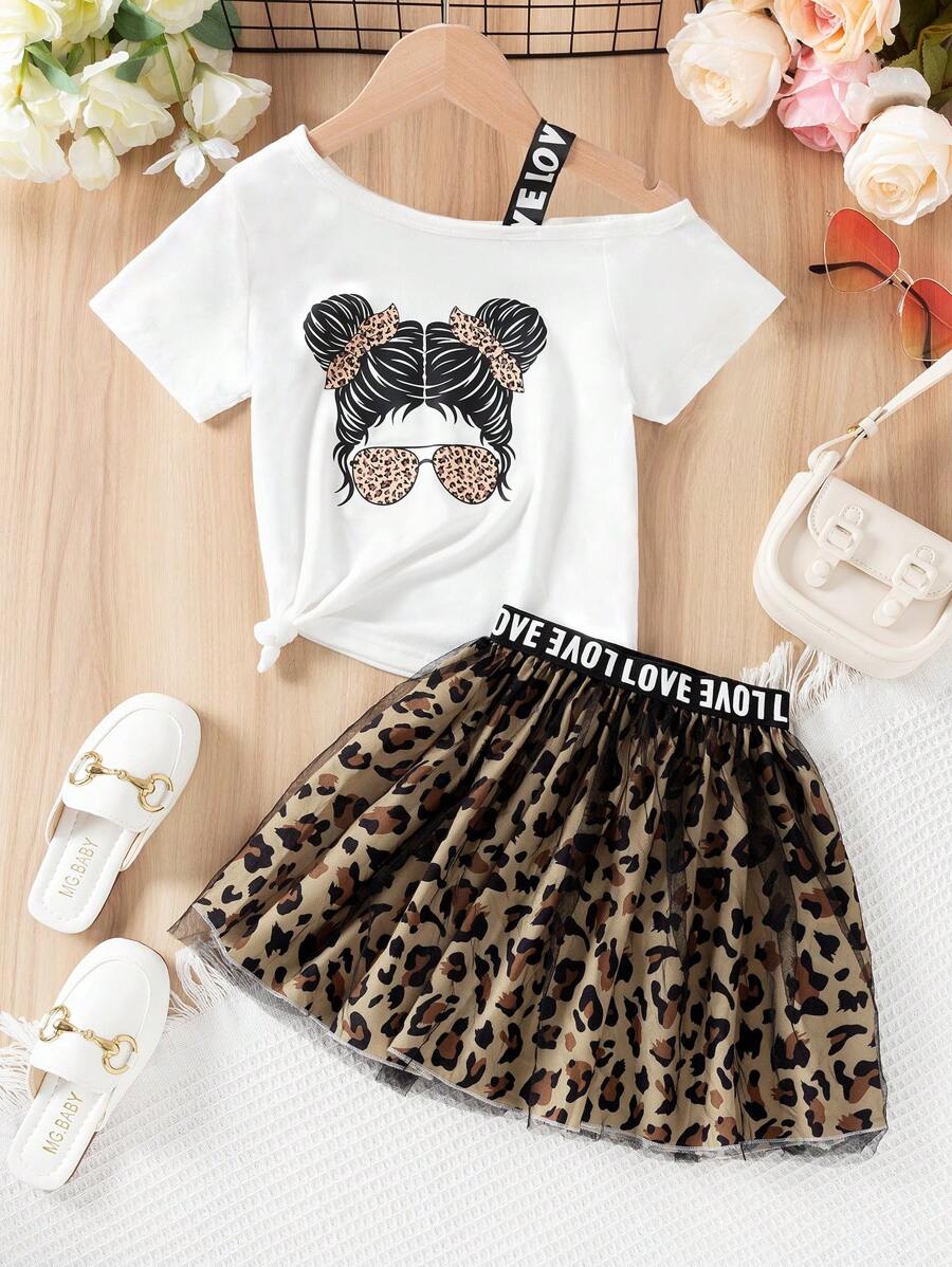 SHEIN 少女角色印花不對稱領口上衣,帶字母細節及豹紋蕾絲裙子套裝